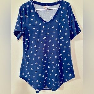 Dainty floral lularoe iris tee.